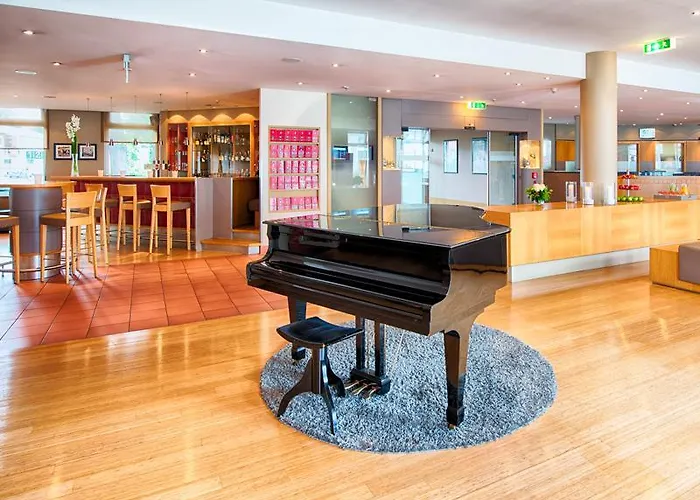 Hotel Leonardo Airport 4*