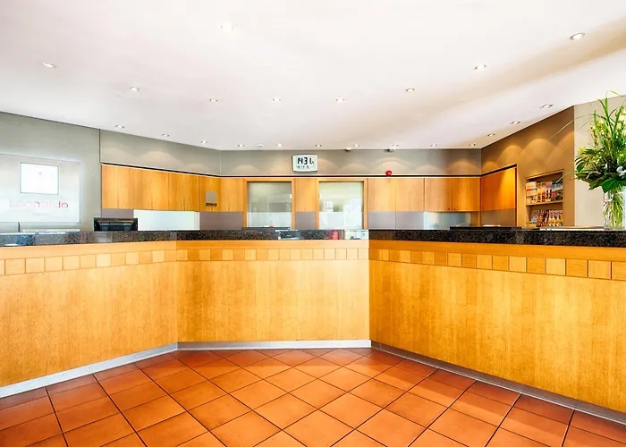 Hotel Leonardo Airport 4*