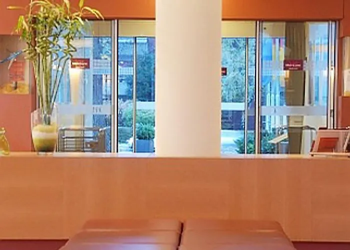 Hotel Leonardo Airport 4*
